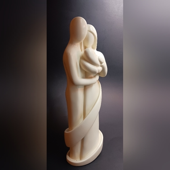 Mom, Dad and Child Figurine - Picture 5 of 5